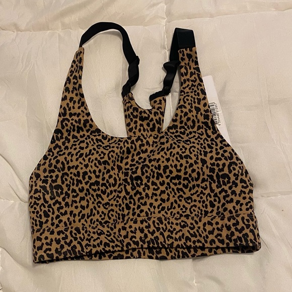 Cheetah tights and sports bra. Tights in large. Bra in medium. - Picture 4 of 8